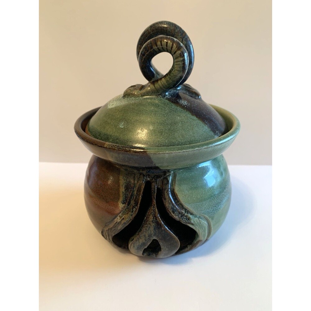 Mudworks USA Pottery Ceramic Jar Cannister Garlic Storage Curly Circle Lid Vents